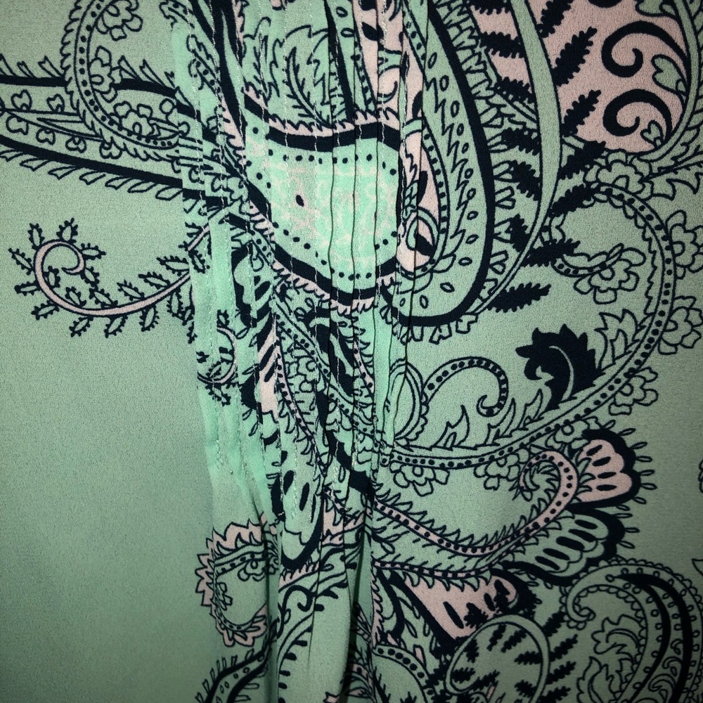 Banana republic green pattern top - Picture 3 of 3